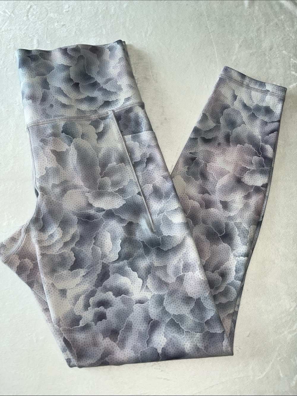 Athleta Salutation pocket leggings S